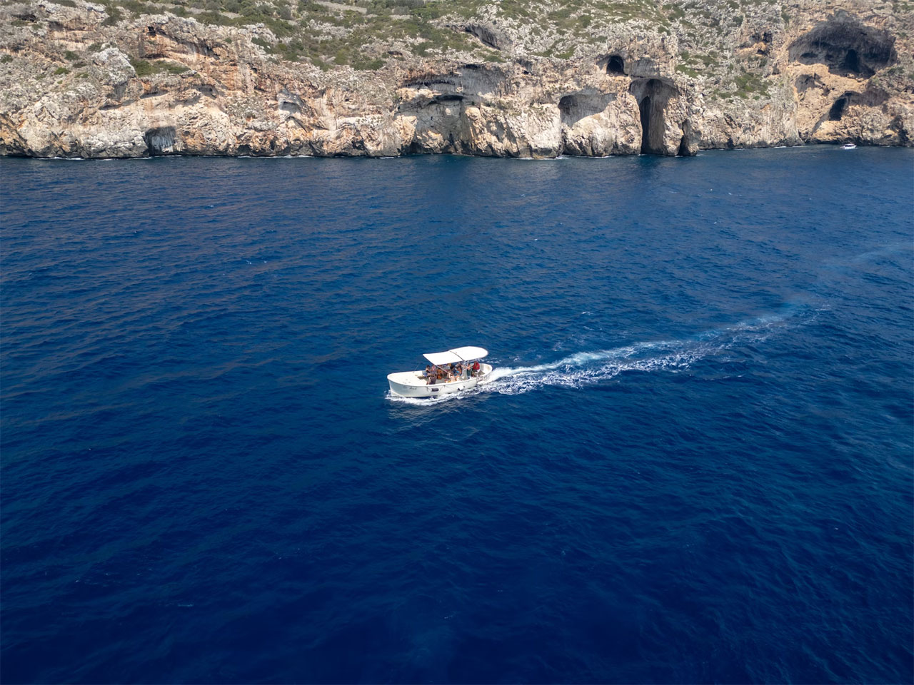 barca nel mare del Salento